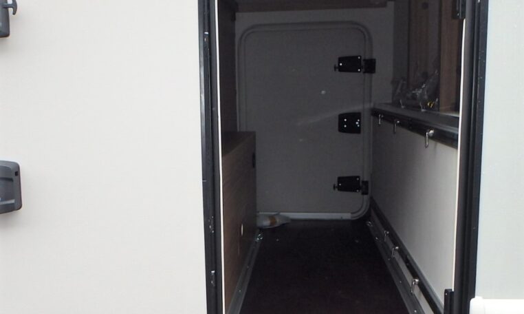 Bergruimte van de Knaus Tourer Van