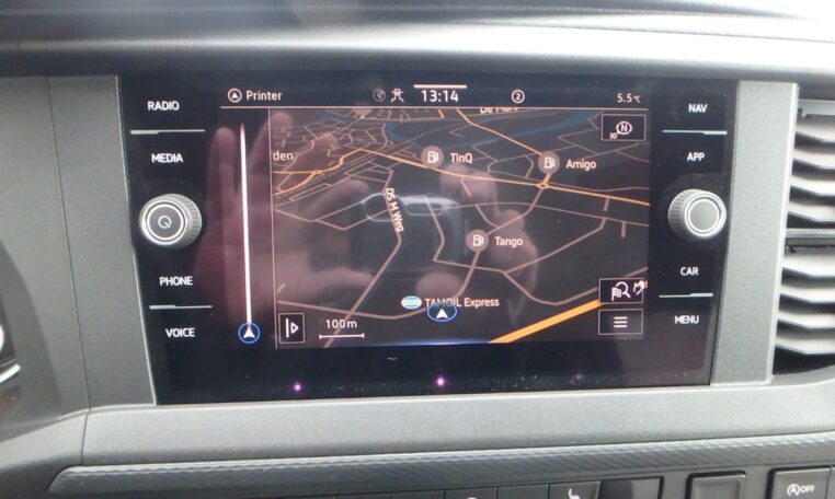 Media in de Knaus Tourer Van