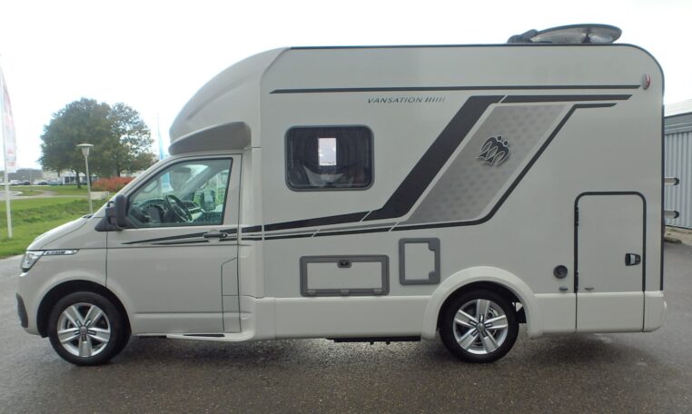 zijkant Knaus Tourer Van